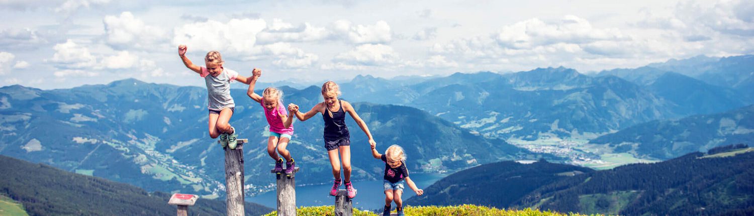 Kinder auf Berg